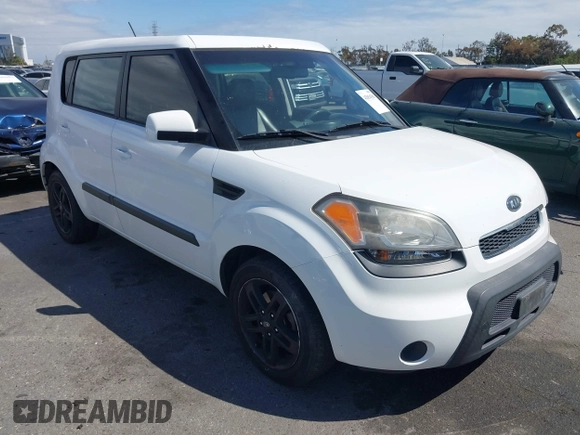 2011 Kia Soul + with VIN KNDJT2A21B7722613, listed as a IAAI auction lot 42054581 with 130,482 mi miles. Bid and sale history available at carsss.com. Image 1.