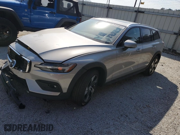 2025 Volvo V60 Cross Country Plus with VIN YV4L12WK6S2147393, listed as a Copart auction lot 48809165 with 0 mi miles and Salvage Title. Bid and sale history available at carsss.com. Image 1.