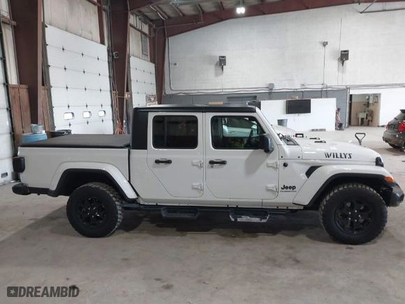 2021 Jeep Gladiator Texas Trail with VIN 1C6HJTAG3ML548261, listed as a IAAI auction lot 41791595 with 34,582 mi miles. Bid and sale history available at carsss.com. Image 13.