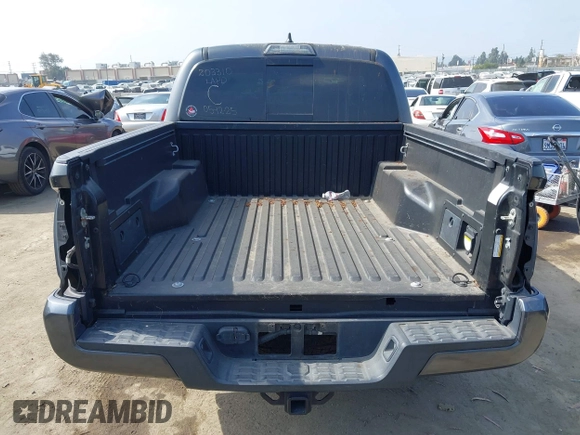 2017 Toyota Tacoma SR5 z VIN 3TMAZ5CN2HM047103, wystawiony jako IAAI lot #42344844 z przebiegiem 88 090 mil mil oraz . Historia ofert i sprzedaży dostępna na DreamBid. Obrazek 16.