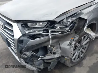 2017 Audi Q7 Premium Plus with VIN WA1LAAF71HD054278, listed as a IAAI auction lot 41391066 with 100,201 mi miles. Bid and sale history available at carsss.com. Image 6.