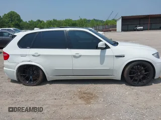 2010 BMW X5 M z VIN 5YMGY0C53ALK26006, wystawiony jako IAAI lot #42329794 z przebiegiem Nie podano mil oraz . Historia ofert i sprzedaży dostępna na DreamBid. Obrazek 13.