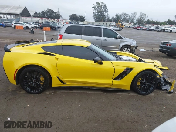 2015 Chevrolet Corvette Z06 3LZ z VIN 1G1YU2D67F5603369, wystawiony jako IAAI lot #42193440 z przebiegiem 17 618 mil mil oraz . Historia ofert i sprzedaży dostępna na DreamBid. Obrazek 14.