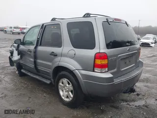 2007 Ford Escape XLT with VIN 1FMYU03177KB90563, listed as a IAAI auction lot 41566335 with 166,233 mi miles. Bid and sale history available at carsss.com. Image 3.