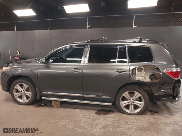 2012 Toyota Highlander with VIN 5TDBK3EH7CS112265, listed as a IAAI auction lot 41923167 with 113,655 mi miles. Bid and sale history available at carsss.com. Image 14.