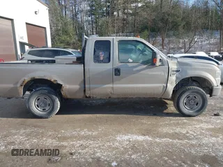 2008 Ford Super Duty F-250 SRW XL with VIN 1FTSX21Y38EB93621, listed as a IAAI auction lot 41379532 with 225,489 mi miles. Bid and sale history available at carsss.com. Image 13.