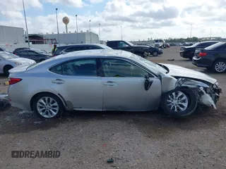 2013 Lexus ES 300h Hybrid with VIN JTHBW1GG5D2037179, listed as a IAAI auction lot 41775233 with 136,274 mi miles. Bid and sale history available at carsss.com. Image 14.