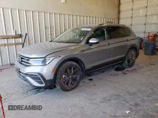 2023 Volkswagen Tiguan SE z VIN 3VVNB7AX6PM014952, wystawiony jako Copart lot #64737925 z przebiegiem Nie podano mil oraz Szkoda całkowita • Salvage title. Historia ofert i sprzedaży dostępna na DreamBid. Obrazek 1.