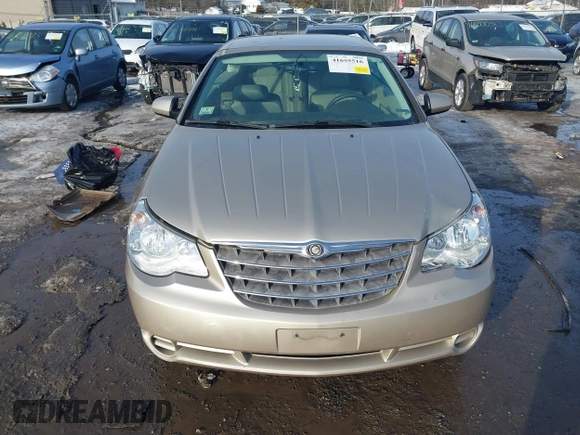 2008 Chrysler Sebring Touring z VIN 1C3LC55R68N669319, wystawiony jako IAAI lot #41655516 z przebiegiem 150 913 mil mil oraz . Historia ofert i sprzedaży dostępna na DreamBid. Obrazek 12.