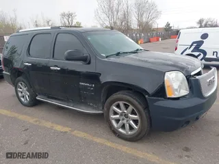 2008 GMC Yukon Denali with VIN 1GKFK63848J229476, listed as a IAAI auction lot 41934158 with 263,515 mi miles. Bid and sale history available at carsss.com. Image 1.