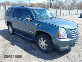 2008 Cadillac Escalade with VIN 1GYFK63868R121254, listed as a IAAI auction lot 41975940 with 110,822 mi miles. Bid and sale history available at carsss.com. Image 1.