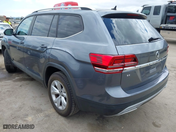 2018 Volkswagen Atlas 3.6L V6 SE with VIN 1V2LR2CA4JC560878, listed as a IAAI auction lot 42064189 with 142,834 mi miles. Bid and sale history available at carsss.com. Image 3.