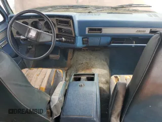 1985 GMC Suburban z VIN 1G5GC26M0FF525438, wystawiony jako Copart lot #47074415 z przebiegiem 5135 mil mil oraz Szkody całkowita. Historia ofert i sprzedaży dostępna na DreamBid. Obrazek 8.