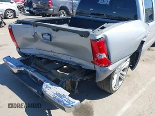 2005 Chevrolet Silverado 1500 LS z VIN 2GCEC13TX51171276, wystawiony jako IAAI lot #41861847 z przebiegiem 163 237 mil mil oraz . Historia ofert i sprzedaży dostępna na DreamBid. Obrazek 6.