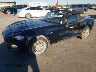 2018 FIAT 124 Spider Abarth z VIN JC1NFAEK5J0140189, wystawiony jako Copart lot #72936754 z przebiegiem 65 232 mil mil oraz Szkody całkowita. Historia ofert i sprzedaży dostępna na DreamBid. Obrazek 1.