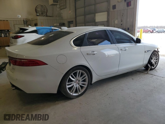 2016 Jaguar XF 35t Prestige with VIN SAJBE4BV6GCY03951, listed as a Copart auction lot 50139605 with 102,721 mi miles and Salvage Title. Bid and sale history available at DreamBid. Image 3.