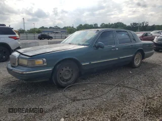 1996 Lincoln Town Car Executive with VIN 1LNLM81W6TY686758, listed as a Copart auction lot 58378185 with 220,560 mi miles and Non repairable. Bid and sale history available at DreamBid. Image 1.