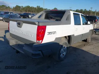 2002 Chevrolet Avalanche with VIN 3GNEK13T02G134587, listed as a IAAI auction lot 41793950 with 226,625 mi miles. Bid and sale history available at carsss.com. Image 4.