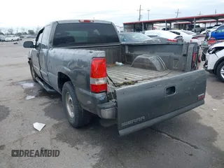 2002 GMC Sierra 1500 SLE z VIN 2GTEC19T121214213, wystawiony jako IAAI lot #41317517 z przebiegiem 209 031 mil mil oraz . Historia ofert i sprzedaży dostępna na DreamBid. Obrazek 3.
