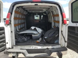 2019 GMC Savana Cargo z VIN 1GTW7AFGXK1216533, wystawiony jako Copart lot #58608405 z przebiegiem 222 344 mil mil oraz Szkody całkowita. Historia ofert i sprzedaży dostępna na DreamBid. Obrazek 10.