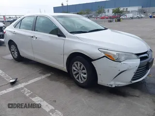2017 Toyota Camry XLE z VIN 4T1BF1FK8HU732480, wystawiony jako IAAI lot #41593730 z przebiegiem 62 399 mil mil oraz . Historia ofert i sprzedaży dostępna na DreamBid. Obrazek 1.