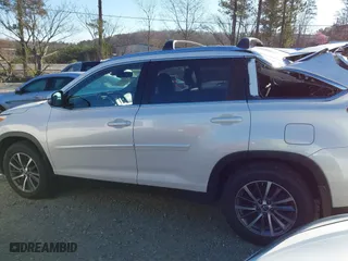 2019 Toyota Highlander SE with VIN 5TDJZRFH0KS571466, listed as a IAAI auction lot 41822970 with 57,639 mi miles. Bid and sale history available at carsss.com. Image 14.