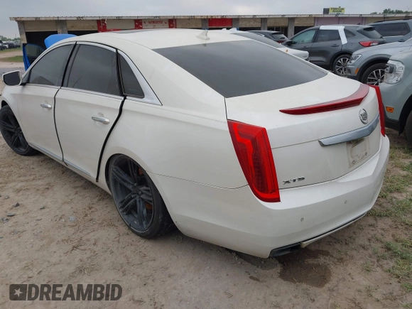 2013 Cadillac XTS Platinum z VIN 2G61U5S3XD9208737, wystawiony jako IAAI lot #41928451 z przebiegiem 167 984 mil mil oraz . Historia ofert i sprzedaży dostępna na DreamBid. Obrazek 3.