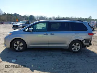 2015 Toyota Sienna LE AAS with VIN 5TDKK3DC4FS557542, listed as a IAAI auction lot 41756997 with 256,000 mi miles. Bid and sale history available at carsss.com. Image 14.