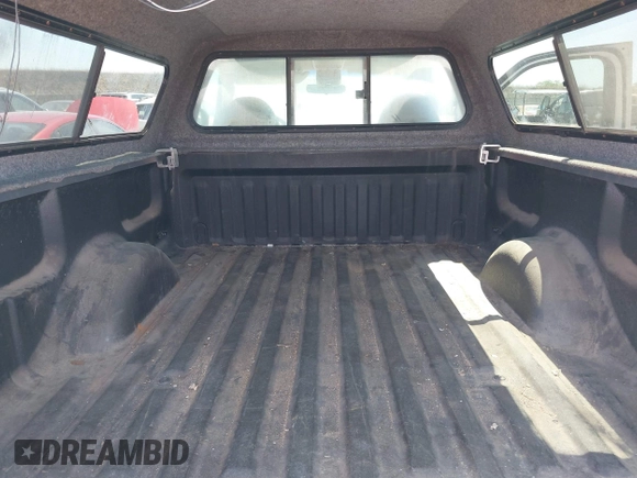 2000 Ford F-150 XL z VIN 1FTRF18L1YKA63179, wystawiony jako IAAI lot #42532771 z przebiegiem 116 604 mil mil oraz . Historia ofert i sprzedaży dostępna na DreamBid. Obrazek 8.