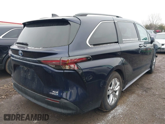 2024 Toyota Sienna XLE with VIN 5TDJSKFC3RS129744, listed as a IAAI auction lot 41564077 with 9,224 mi miles and . Bid and sale history available at DreamBid. Image 4.