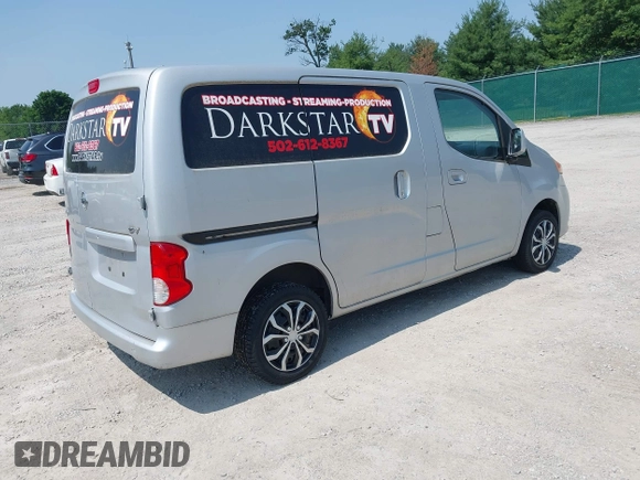 2013 Nissan NV200 SV z VIN 3N6CM0KN5DK692696, wystawiony jako IAAI lot #42487507 z przebiegiem 166 634 mil mil oraz . Historia ofert i sprzedaży dostępna na DreamBid. Obrazek 4.