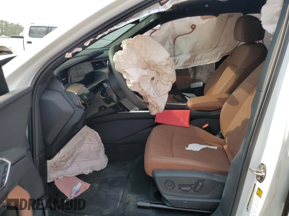 2024 Audi Q8 e-tron Premium Plus z VIN WA15AAGE8RB017425, wystawiony jako Copart lot #66139974 z przebiegiem Nie podano mil oraz Szkody całkowita. Historia ofert i sprzedaży dostępna na DreamBid. Obrazek 7.