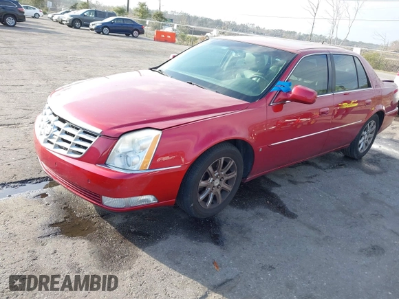 2008 Cadillac DTS 1SA z VIN 1G6KD57Y68U165791, wystawiony jako IAAI lot #41579605 z przebiegiem 94 451 mil mil oraz . Historia ofert i sprzedaży dostępna na DreamBid. Obrazek 2.