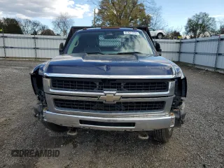 2009 Chevrolet Silverado 3500HD WT with VIN 1GBJC74K99E137457, listed as a Copart auction lot 81621334 with 75,018 mi miles and Salvage Title. Bid and sale history available at DreamBid. Image 5.