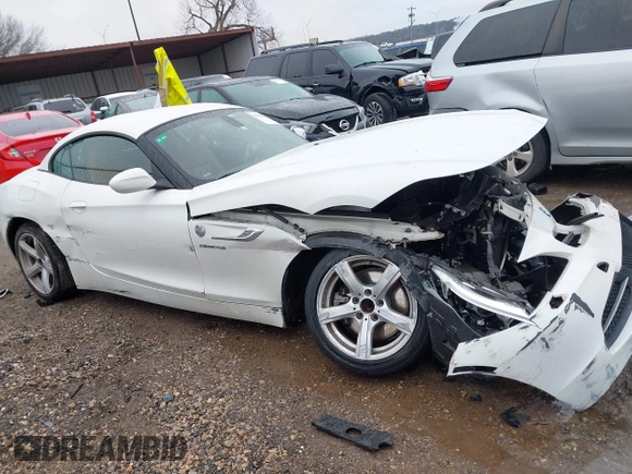 2015 BMW Z4 sDrive28i with VIN WBALL5C59FP557690, listed as a IAAI auction lot 41453980 with 78,641 mi miles. Bid and sale history available at carsss.com. Image 13.