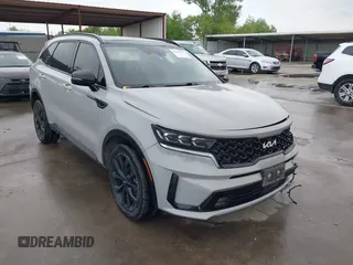 2022 Kia Sorento X-Line SX Prestige z VIN 5XYRKDLF9NG129963, wystawiony jako IAAI lot #42159573 z przebiegiem 40 443 mil mil oraz . Historia ofert i sprzedaży dostępna na DreamBid. Obrazek 1.