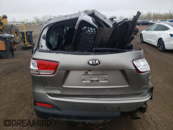 2016 Kia Sorento LX z VIN 5XYPGDA55GG078533, wystawiony jako Copart lot #56159755 z przebiegiem Nie podano mil oraz Nie do naprawy • Non repairable. Historia ofert i sprzedaży dostępna na DreamBid. Obrazek 6.