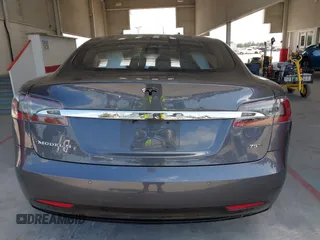 2018 Tesla Model S 75D с VIN 5YJSA1E2XJF246112, выставлен на аукционе IAAI как лот 42124379 с пробегом Не указан миль и . История ставок и продаж доступна на DreamBid. Изображение 16.