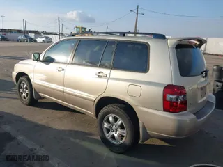 2006 Toyota Highlander w/3rd Row with VIN JTEDP21A260124131, listed as a IAAI auction lot 41476163 with 171,361 mi miles. Bid and sale history available at carsss.com. Image 3.