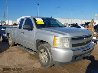 2011 Chevrolet Silverado 1500 LT with VIN 1GCRCSE05BZ159579, listed as a IAAI auction lot 41618657 with 215,578 mi miles. Bid and sale history available at carsss.com. Image 1.