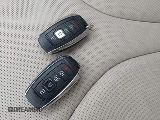 2017 Lincoln MKC Reserve z VIN 5LMCJ3D93HUL57805, wystawiony jako IAAI lot #42425633 z przebiegiem 40 010 mil mil oraz . Historia ofert i sprzedaży dostępna na DreamBid. Obrazek 11.