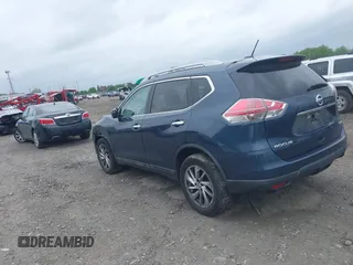 2015 Nissan Rogue SV z VIN 5N1AT2MV0FC782400, wystawiony jako IAAI lot #42253214 z przebiegiem 162 803 mil mil oraz . Historia ofert i sprzedaży dostępna na DreamBid. Obrazek 3.