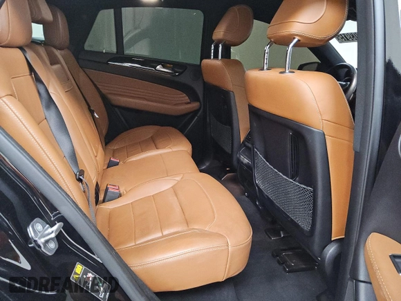 2018 Mercedes-Benz GLE 43 AMG z VIN 4JGED6EB5JA113618, wystawiony jako Copart lot #51303915 z przebiegiem 60 982 mil mil oraz Czysty tytuł • Clean title. Historia ofert i sprzedaży dostępna na DreamBid. Obrazek 11.