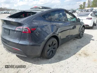 2025 Tesla Model Y Long Range with VIN 7SAYGDED3SA352138, listed as a IAAI auction lot 41760798 with 1,209 mi miles and . Bid and sale history available at DreamBid. Image 4.
