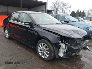 2014 Volkswagen Jetta Sedan SE w/Connectivity/Sunroof PZEV with VIN 3VWD17AJ3EM437782, listed as a IAAI auction lot 41673904 with 155,048 mi miles. Bid and sale history available at carsss.com. Image 1.