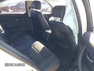 2011 BMW 3 Series 328i xDrive с VIN WBAPK5C53BA661805, выставлен на аукционе IAAI как лот 42299271 с пробегом 129 701 миль миль и . История ставок и продаж доступна на DreamBid. Изображение 8.