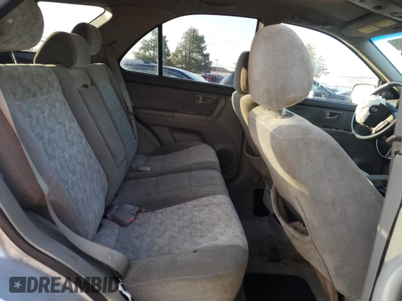 2005 Kia Sorento LX z VIN KNDJC733455442137, wystawiony jako Copart lot #46496065 z przebiegiem 118 299 mil mil oraz Szkoda całkowita • Salvage title. Historia ofert i sprzedaży dostępna na DreamBid. Obrazek 11.