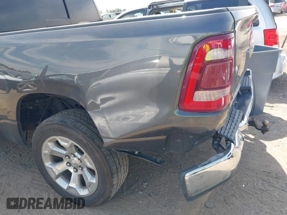 2019 Ram 1500 Big Horn z VIN 1C6RRFFG8KN743717, wystawiony jako IAAI lot #40321463 z przebiegiem 89 387 mil mil oraz . Historia ofert i sprzedaży dostępna na DreamBid. Obrazek 17.