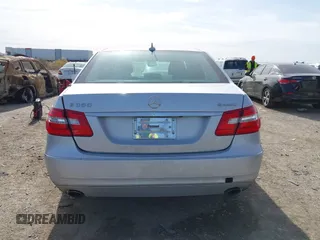 2011 Mercedes-Benz E 350 Luxury z VIN WDDHF8HB0BA362712, wystawiony jako IAAI lot #41074211 z przebiegiem Nie podano mil oraz . Historia ofert i sprzedaży dostępna na DreamBid. Obrazek 16.