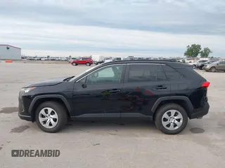 2021 Toyota RAV4 LE z VIN 2T3F1RFV8MW228120, wystawiony jako IAAI lot #42626299 z przebiegiem 72 786 mil mil oraz . Historia ofert i sprzedaży dostępna na DreamBid. Obrazek 15.
